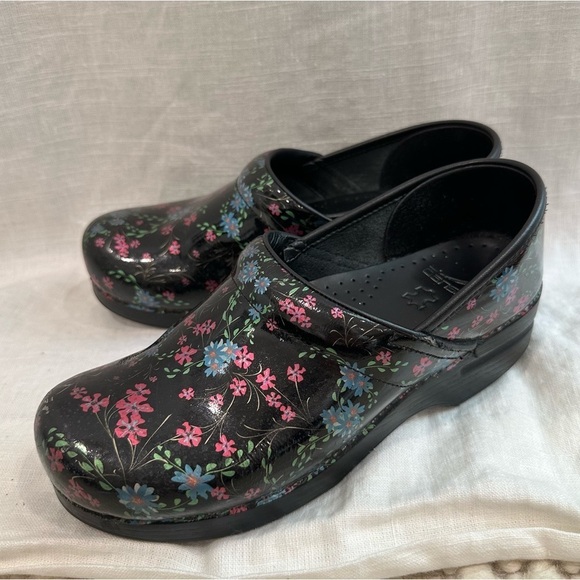 Dansko black leather pink and blue floral flower clogs nurse shoes - Picture 2 of 14